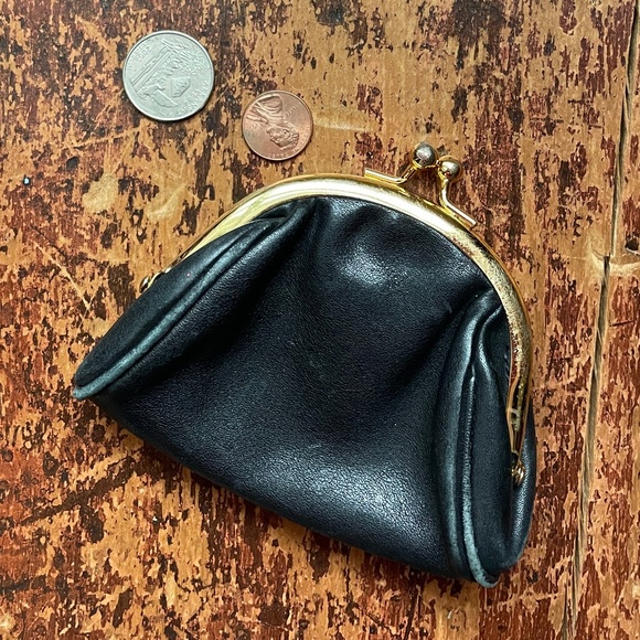 Vintage Handbags - vintage change purse